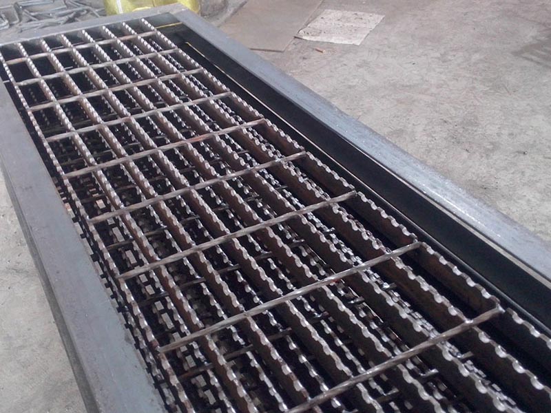 靖邊縣鋼梯踏步板