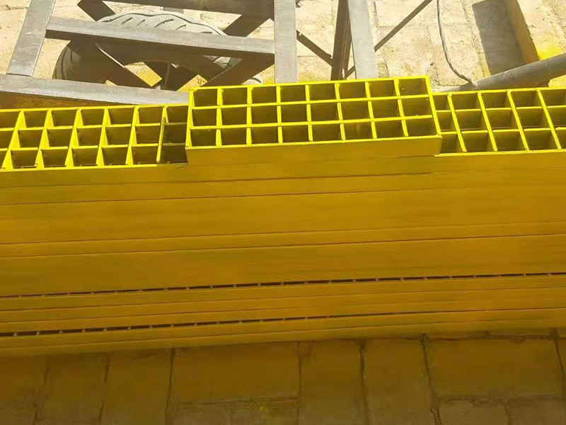 大東區噴漆鋼格板