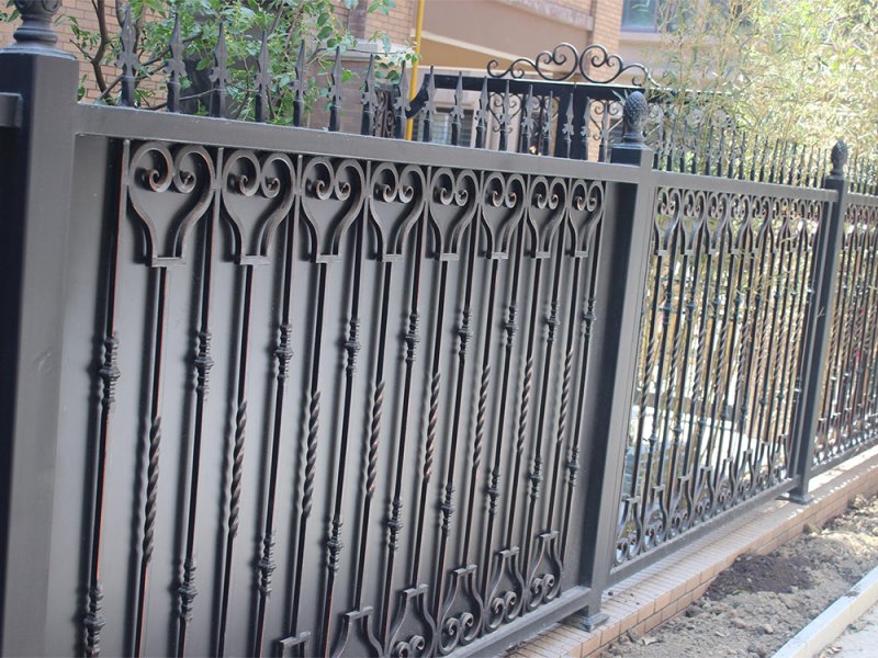 靖邊縣鐵藝圍墻護(hù)欄