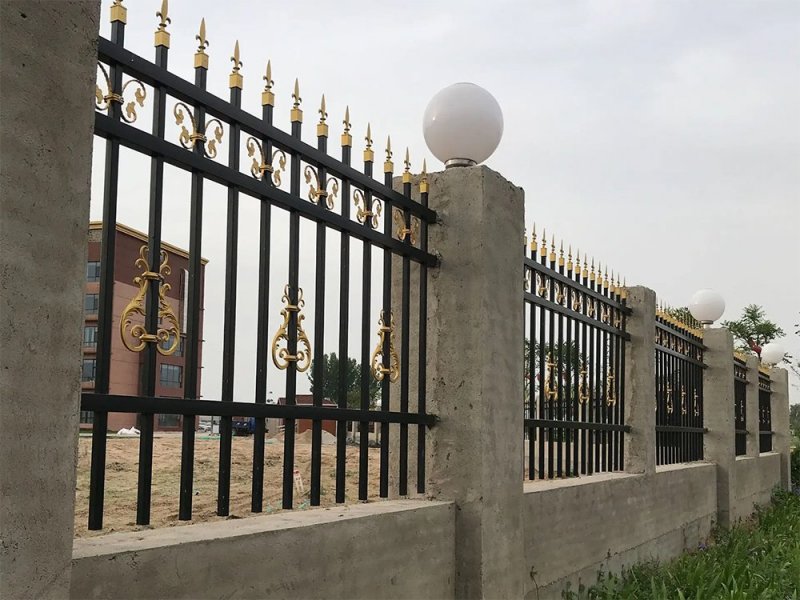 靖邊縣三橫梁鋅鋼護欄