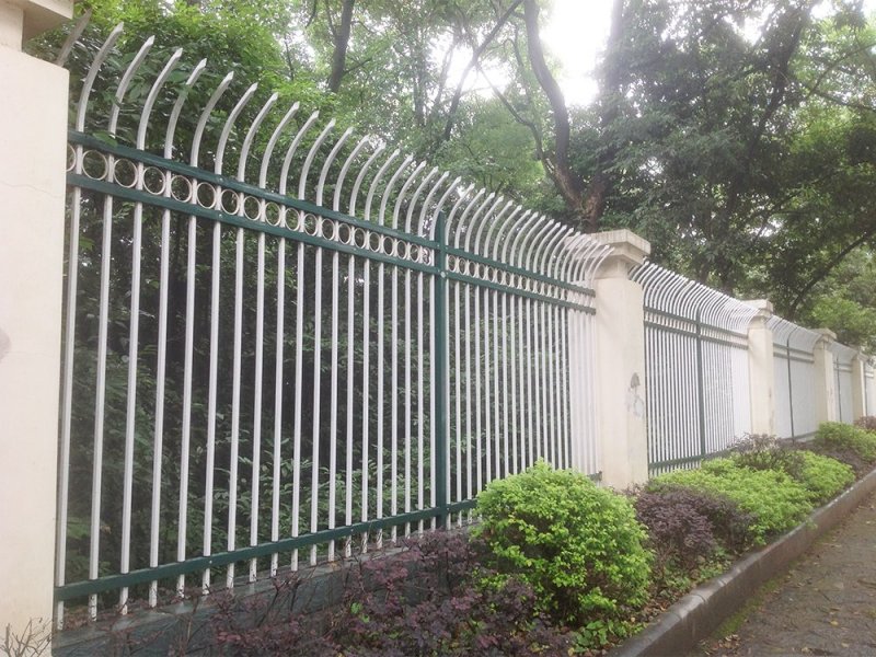 靖邊縣單向防攀爬鋅鋼護欄