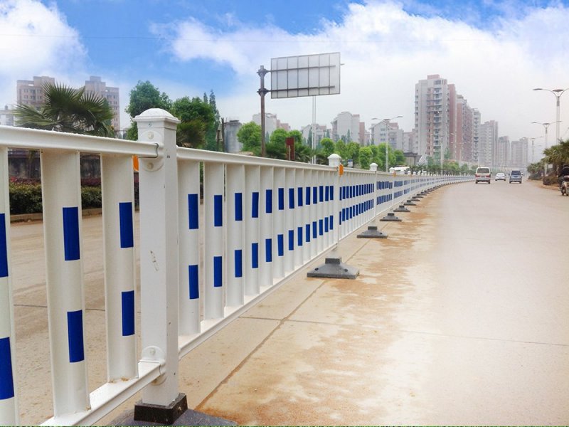 靖邊縣S板防眩板護欄