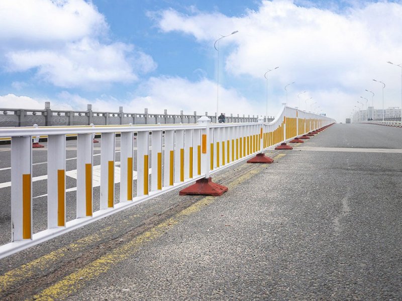 靖邊縣S板防眩板護欄